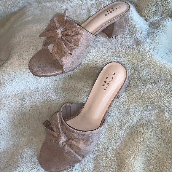 Studio 1886 Shoes - NEW Studio 1886 chunky heel bow sandal almond 9
